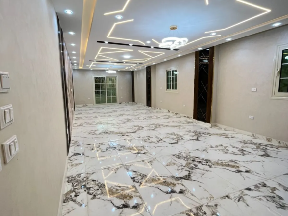 شقة للبيع 240م على شارع العشرين الرئيسي بحدائق الأهرام