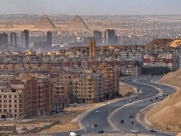 طرق ومحاور حدائق الأهرام بالقرب من منطقة الأهرامات